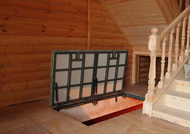 Люк противопожарный с газовыми амортизаторами для подвала частного дома